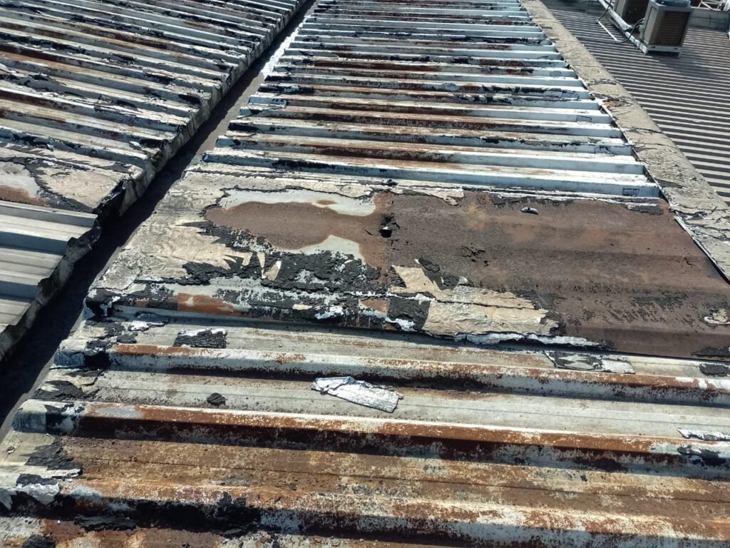 Revestimento vs Troca de Telhado – Qual a melhor opção e investimento?